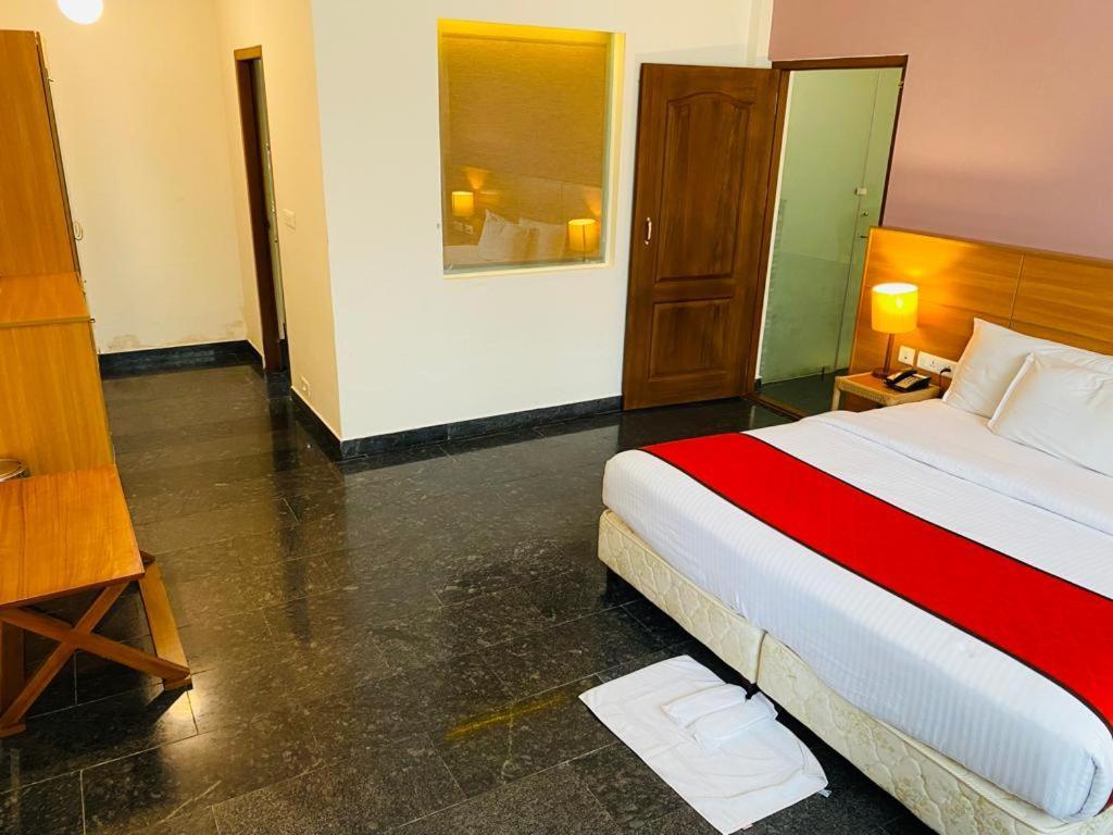 Peppervine Hotel Thekkady Bagian luar foto